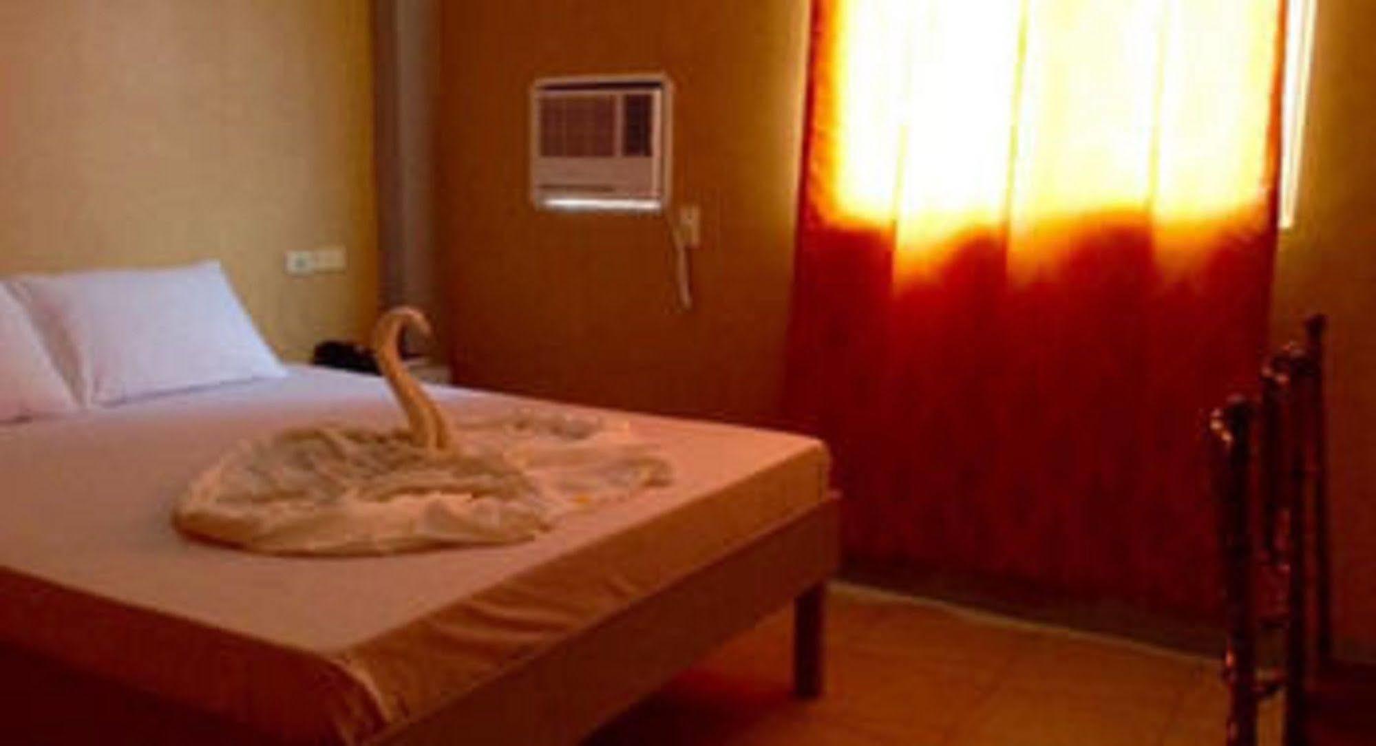 Ukl Ever Resort Hotel Laoag Dış mekan fotoğraf